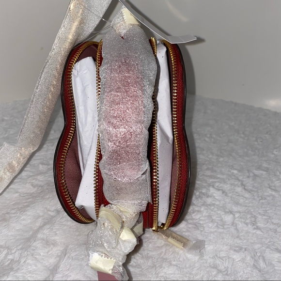 Coach Heart bag Crossbody In Colorblock New - Picture 7 of 16